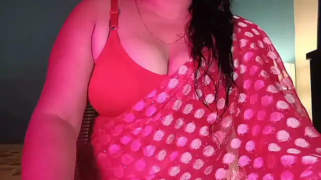 horny milf couple online show from 07/15/26, 05:31
