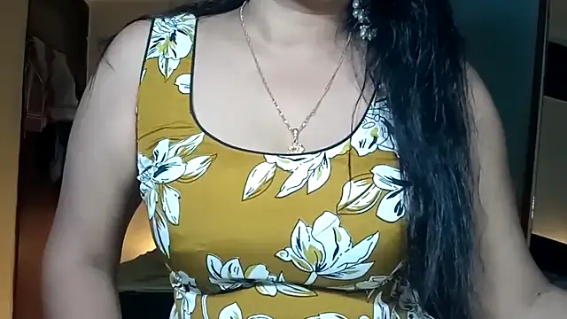 horny milf couple online show from 06/13/26, 07:45