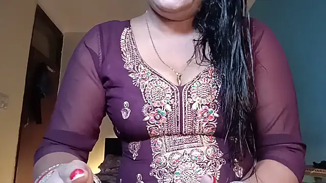 horny milf couple online show from 06/06/26, 06:24