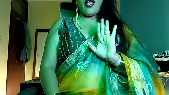 horny milf couple online show from 05/25/26, 07:56