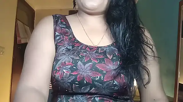 horny milf couple online show from 06/12/26, 07:00