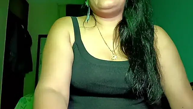 horny milf couple online show from 05/15/26, 06:39