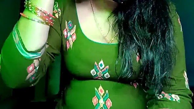 horny milf couple online show from 05/09/26, 07:06