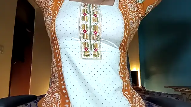 horny milf couple online show from 06/07/26, 05:51