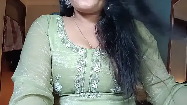 horny milf couple online show from 06/15/26, 09:03