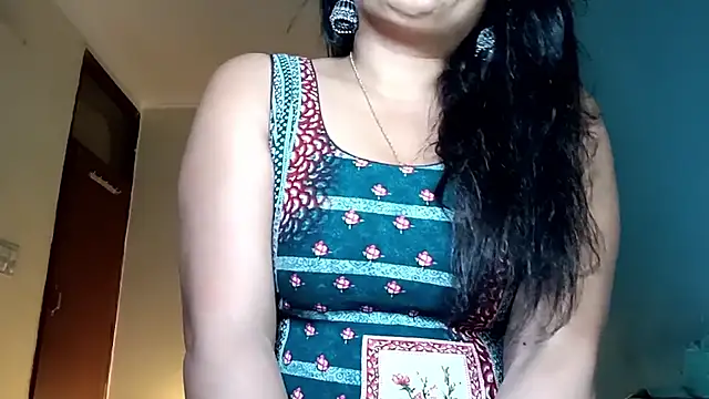 horny milf couple online show from 06/04/26, 07:07