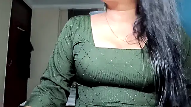 horny milf couple online show from 04/22/26, 07:20