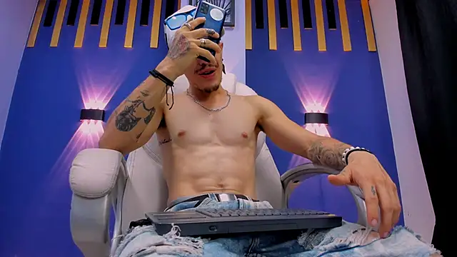 Snapshot of imsammytop chatting on 11/16/25, 01:43 imsammytop online show from 11/16/25, 01:43