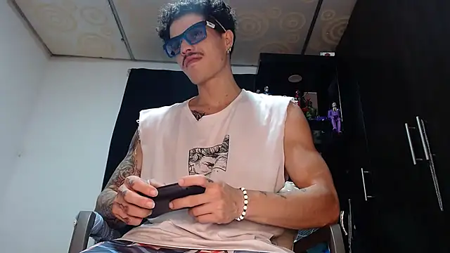 Snapshot of imsammytop chatting on 12/17/25, 01:54 imsammytop online show from 12/17/25, 01:54