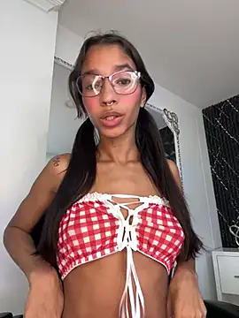 Snapshot of ScarletEvanss_ chatting on 06/17/26, 10:47 ScarletEvanss online show from 06/17/26, 10:47