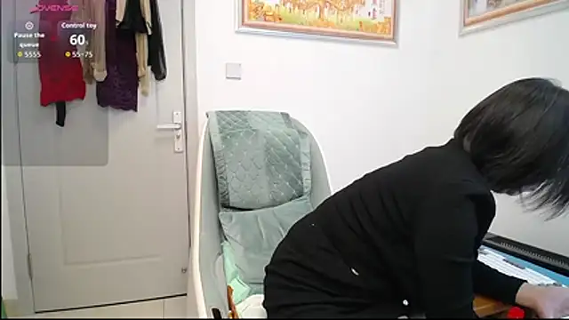 selinajuan online show from 11/20/25, 02:40