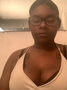 Snapshot of ThickChick94 chatting on 10/18/25, 06:59 ThickChick94 online show from 10/18/25, 06:59