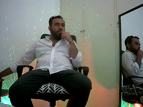 Snapshot of Domfetishx chatting on 10/22/25, 04:34 Domfetishx online show from 10/22/25, 04:34