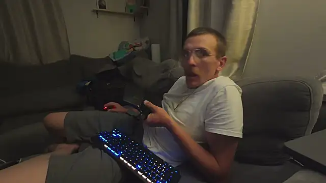 AverageMaleJay online show from 06/18/26, 03:27