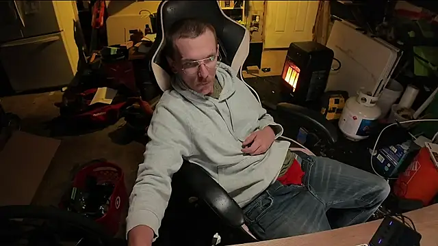AverageMaleJay online show from 05/24/26, 02:44