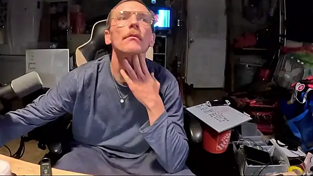 AverageMaleJay online show from 11/09/25, 02:37