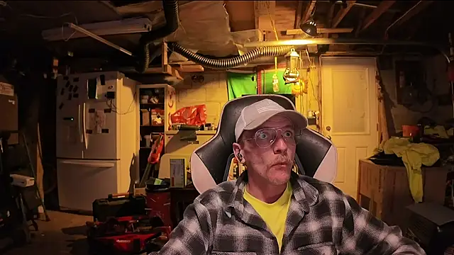 AverageMaleJay online show from 05/22/26, 03:04