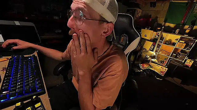 AverageMaleJay online show from 05/21/26, 03:59