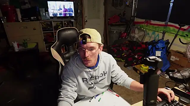 AverageMaleJay online show from 11/04/25, 01:53