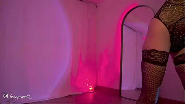  issy online show from 10/12/25, 02:57