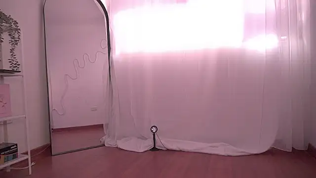  issy online show from 10/23/25, 02:16