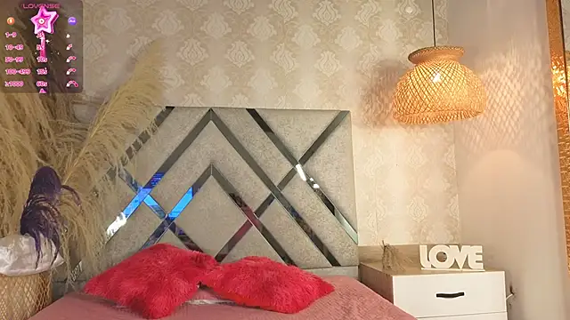 kimhilton  online show from 10/19/25, 04:04