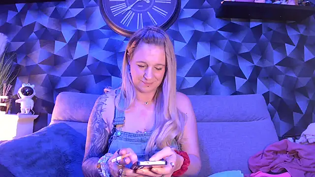 Delichieuse5 online show from 03/06/25, 08:37