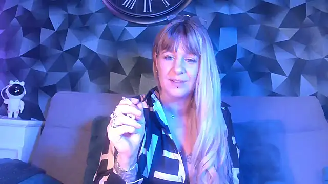 Delichieuse5 online show from 01/08/25, 08:29