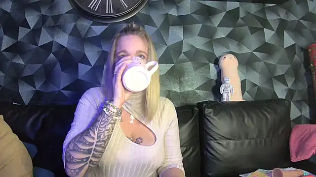 Delichieuse5 online show from 11/21/25, 09:03