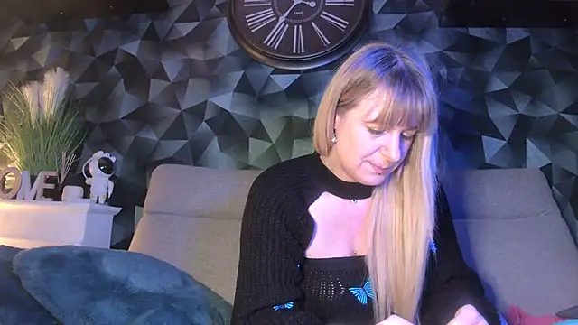 Delichieuse5 online show from 02/26/25, 08:36