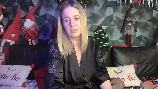 Delichieuse5 online show from 12/15/25, 08:47