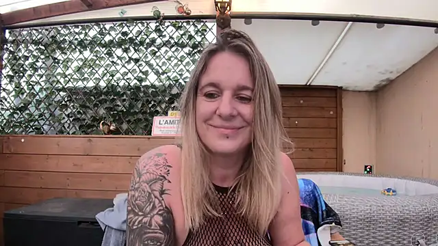 Delichieuse5 online show from 06/17/26, 07:46