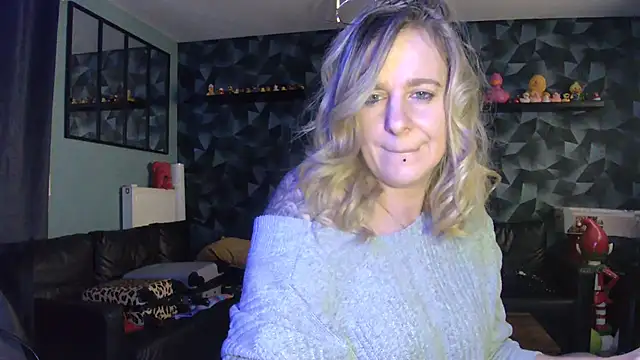 Delichieuse5 online show from 02/09/26, 08:18