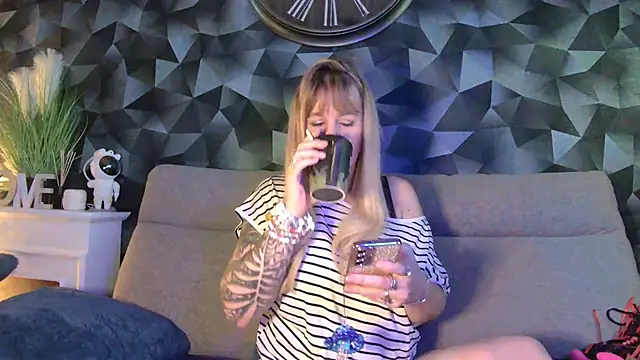 Delichieuse5 online show from 03/01/25, 08:42