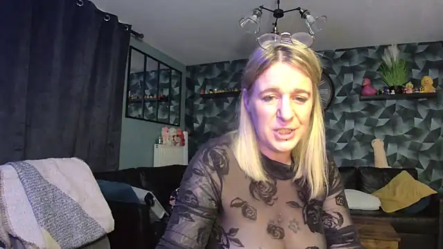 Delichieuse5 online show from 10/07/25, 07:48