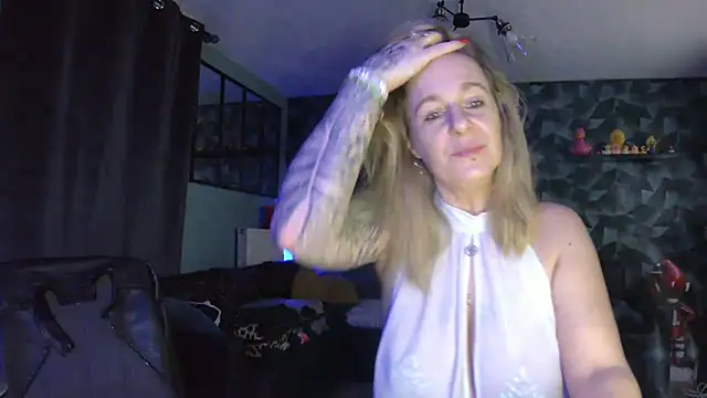 Delichieuse5 online show from 02/06/26, 09:11