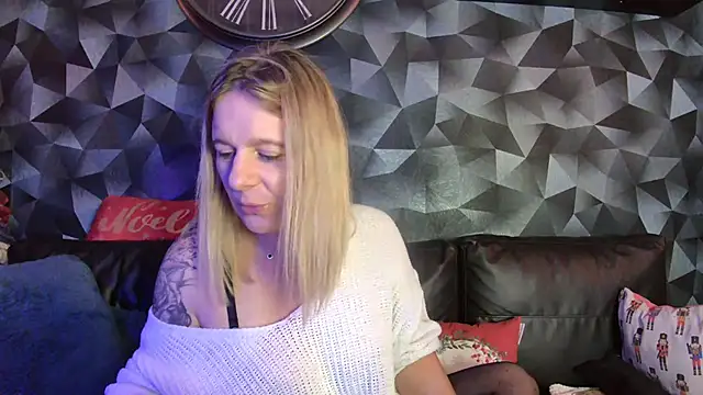 Delichieuse5 online show from 12/03/25, 08:52