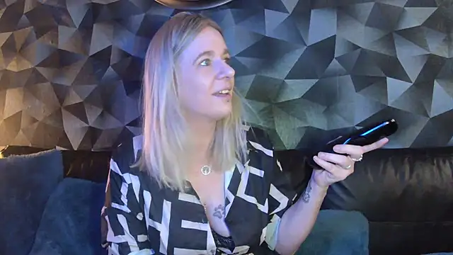 Delichieuse5 online show from 02/18/26, 08:49