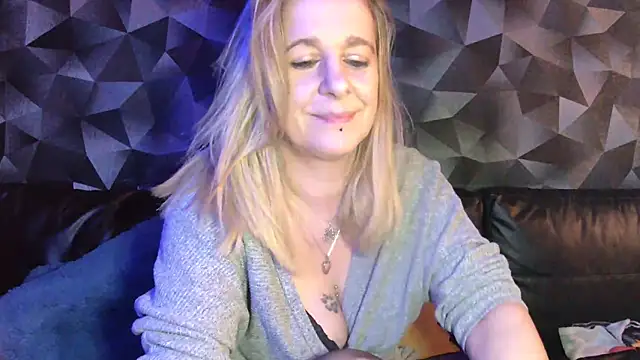 Delichieuse5 online show from 03/31/26, 07:49