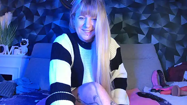 Delichieuse5 online show from 02/06/25, 08:56