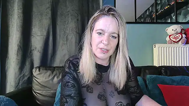 Delichieuse5 online show from 05/06/26, 07:40