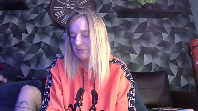 Delichieuse5 online show from 11/29/25, 09:15