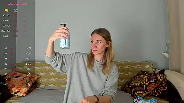 Snapshot of Amalia_Mio chatting on 11/28/25, 10:59 Amalia Mio online show from 11/28/25, 10:59