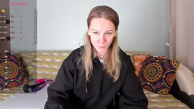 Snapshot of Amalia_Mio chatting on 12/17/25, 08:08 Amalia Mio online show from 12/17/25, 08:08