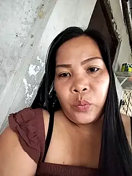 Snapshot of shyhotpinay_32 chatting on 11/24/25, 01:16 shyhotpinay 32 online show from 11/24/25, 01:16