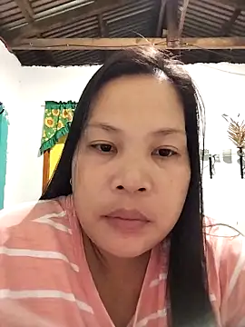 Snapshot of shyhotpinay_32 chatting on 10/23/25, 03:43 shyhotpinay 32 online show from 10/23/25, 03:43