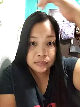 Snapshot of shyhotpinay_32 chatting on 10/24/25, 02:05 shyhotpinay 32 online show from 10/24/25, 02:05