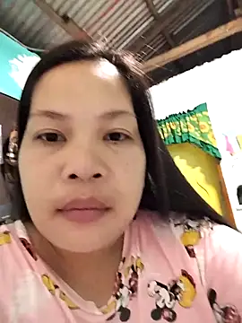 Snapshot of shyhotpinay_32 chatting on 10/16/25, 09:12 shyhotpinay 32 online show from 10/16/25, 09:12