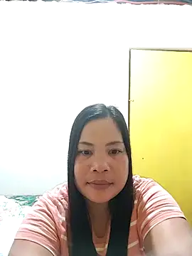 Snapshot of shyhotpinay_32 chatting on 10/08/25, 06:08 shyhotpinay 32 online show from 10/08/25, 06:08