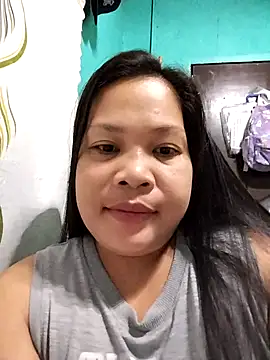 Snapshot of shyhotpinay_32 chatting on 11/21/25, 09:14 shyhotpinay 32 online show from 11/21/25, 09:14